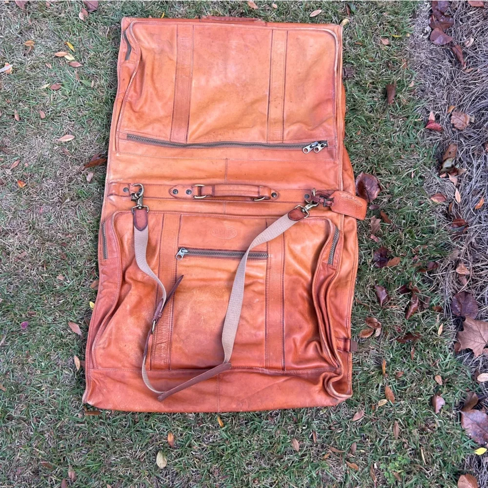 VINTAGE DAKOTA TUMI LEATHER BIOFOLD GARMENT BAG